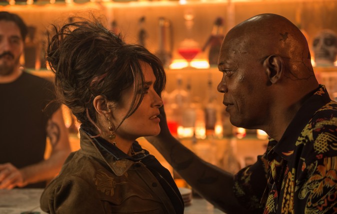 (L–R) Sonia Kincaid (Salma Hayek) and Darius Kincaid (Samuel L Jackson) as love-struck but deadly spouses in 