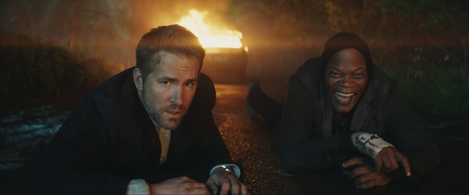 (L–R) Michael Bryce (Ryan Reynolds) and Darius Kincaid (Samuel L Jackson) as a deadly Odd Couple in 