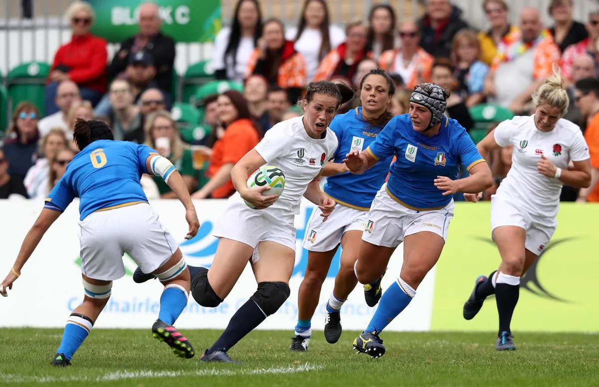 Emily Scarratt of England makes a break during the Women’s Rugby World Cup 2017 between England and Italy on August 13, in Dublin.  England won the match 56-13 to stay top of Pool B , but on similar points to USA that they play later today (Thursday August 17). (David Rogers/Getty Images)