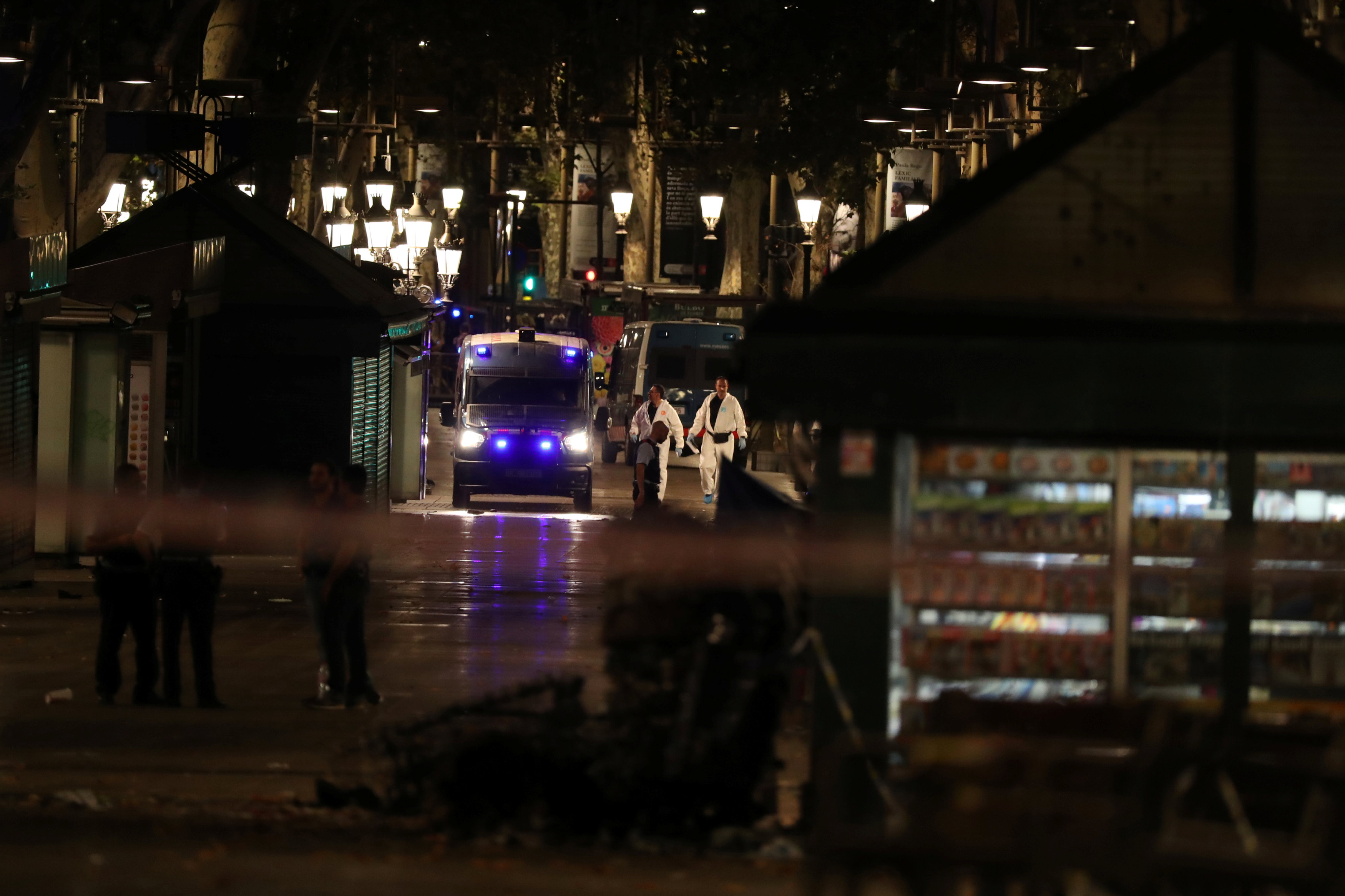 Forensic police officers search for clues near the area where a van crashed into pedestrians at Las Ramblas in Barcelona, Spain, August 17, 2017. (REUTERS/Sergio Perez)