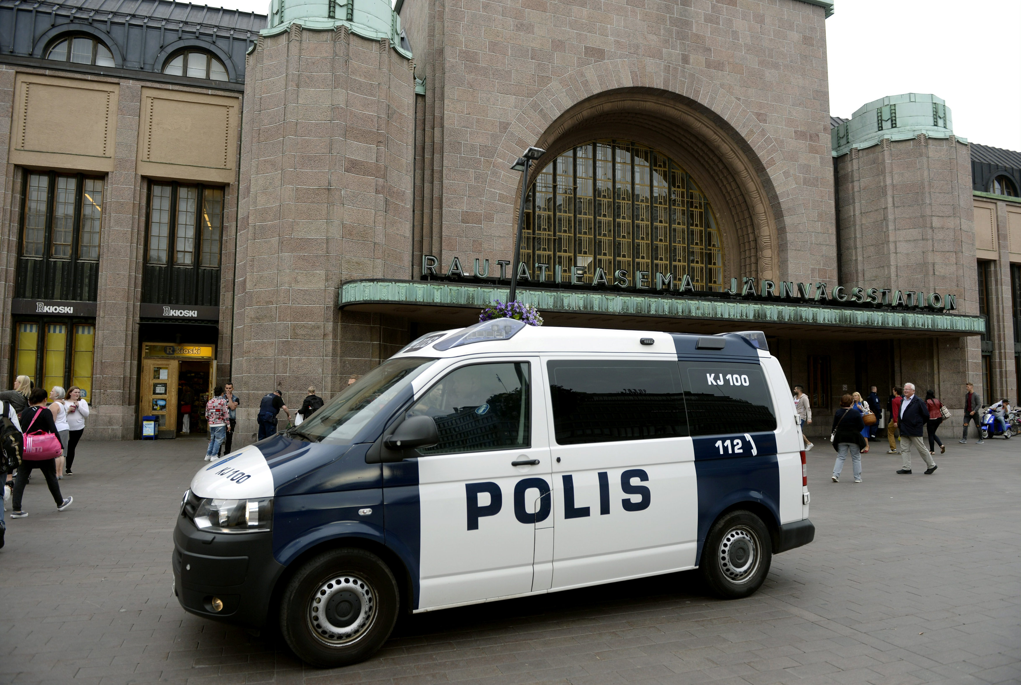Finnish police patrol in front of the Central Railway Station, after stabbings in Turku, in Central Helsinki, Finland August 18, 2017. LEHTIKUVA/Linda Manner via REUTERS     ATTENTION EDITORS - THIS IMAGE WAS PROVIDED BY A THIRD PARTY. NOT FOR SALE FOR MARKETING OR ADVERTISING CAMPAIGNS. NO THIRD PARTY SALES. NOT FOR USE BY REUTERS THIRD PARTY DISTRIBUTORS. FINLAND OUT. NO COMMERCIAL OR EDITORIAL SALES IN FINLAND.