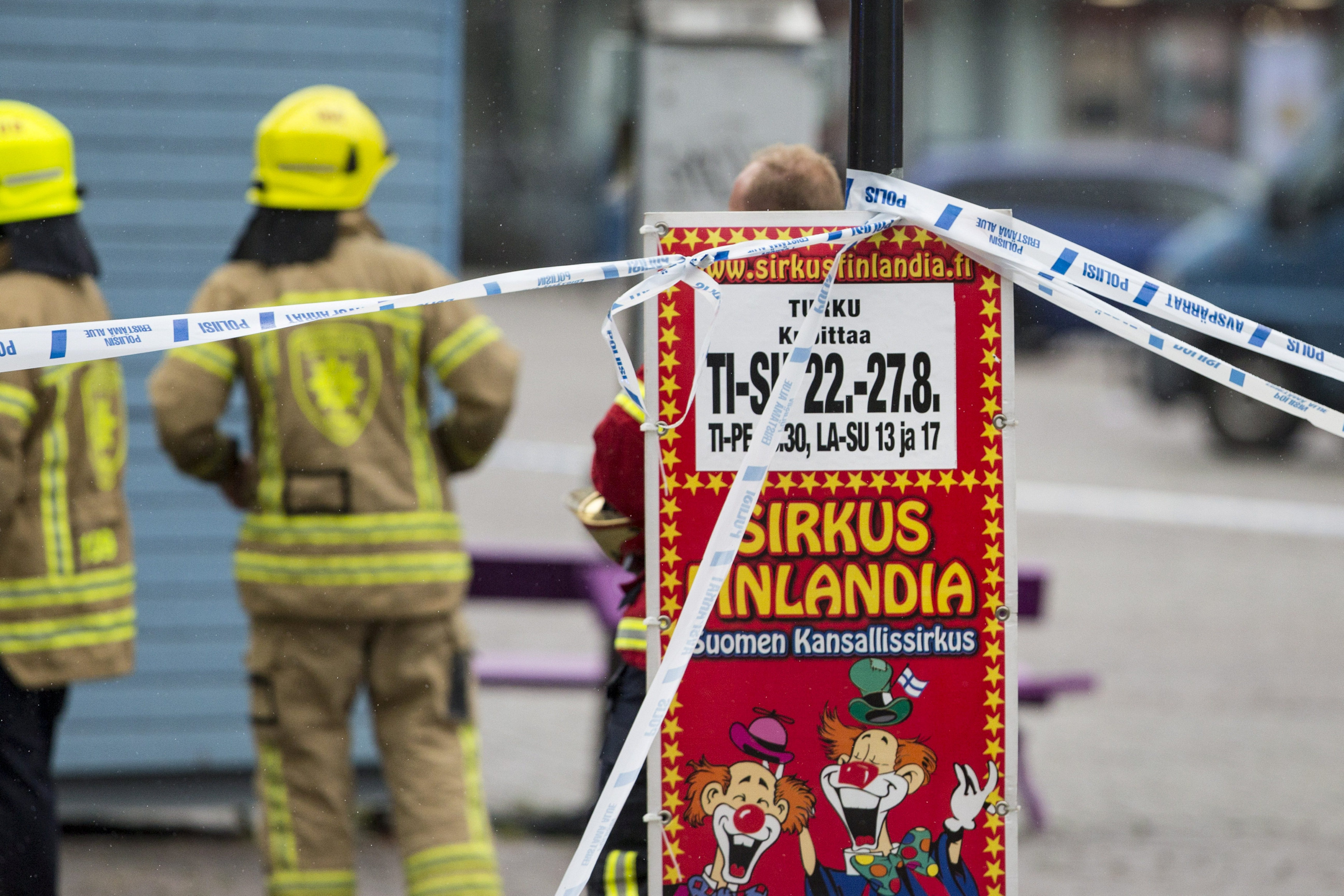 Rescue personnel cordon the place where several people were stabbed, at Turku Market Square, Finland August 18, 2017.  LEHTIKUVA/Roni Lehti via REUTERS