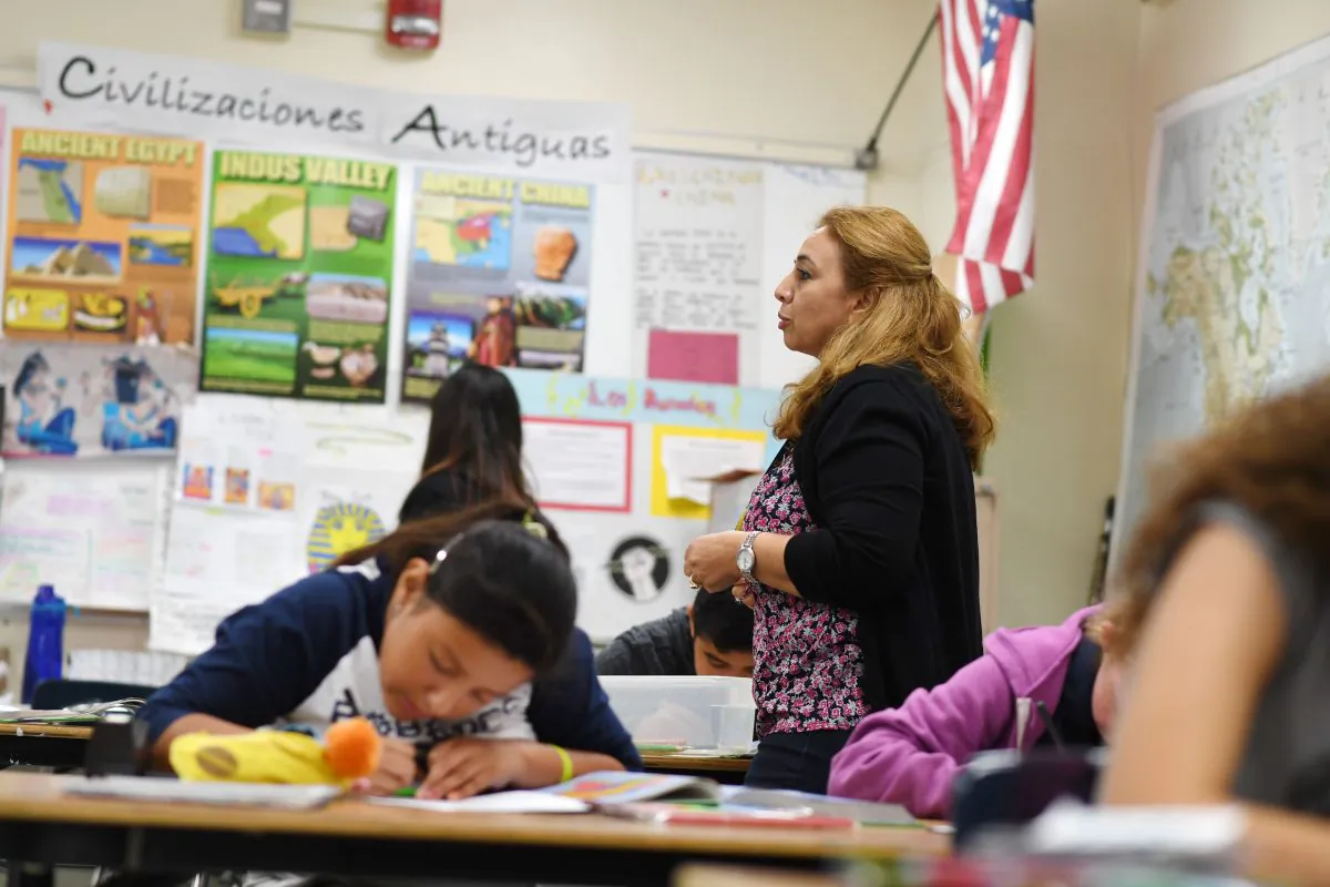 A teacher teaches a history lesson in Spanish in a Dual Language Academy class at Franklin High School in Los Angeles on May 25, 2017. (Robyn Beck/AFP/Getty Images)