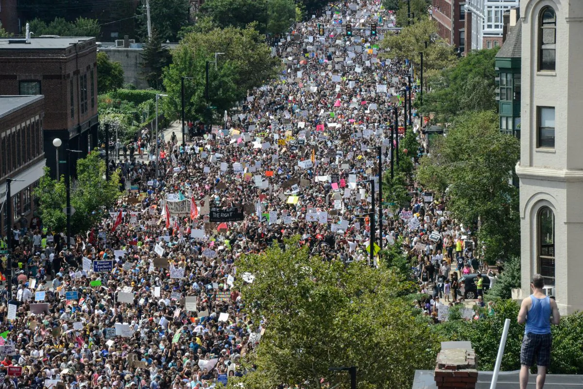 A large crowd of people march towards the Boston Commons to protest the Boston Free Speech Rally in Boston, MA, U.S., August 19, 2017. (REUTERS/Stephanie Keith)