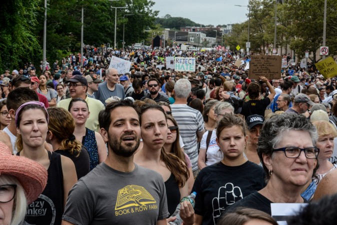 A large crowd of people gathers ahead of the Boston Free Speech Rally in Boston, Massachusetts, U.S., August 19, 2017. REUTERS/Stephanie Keith
