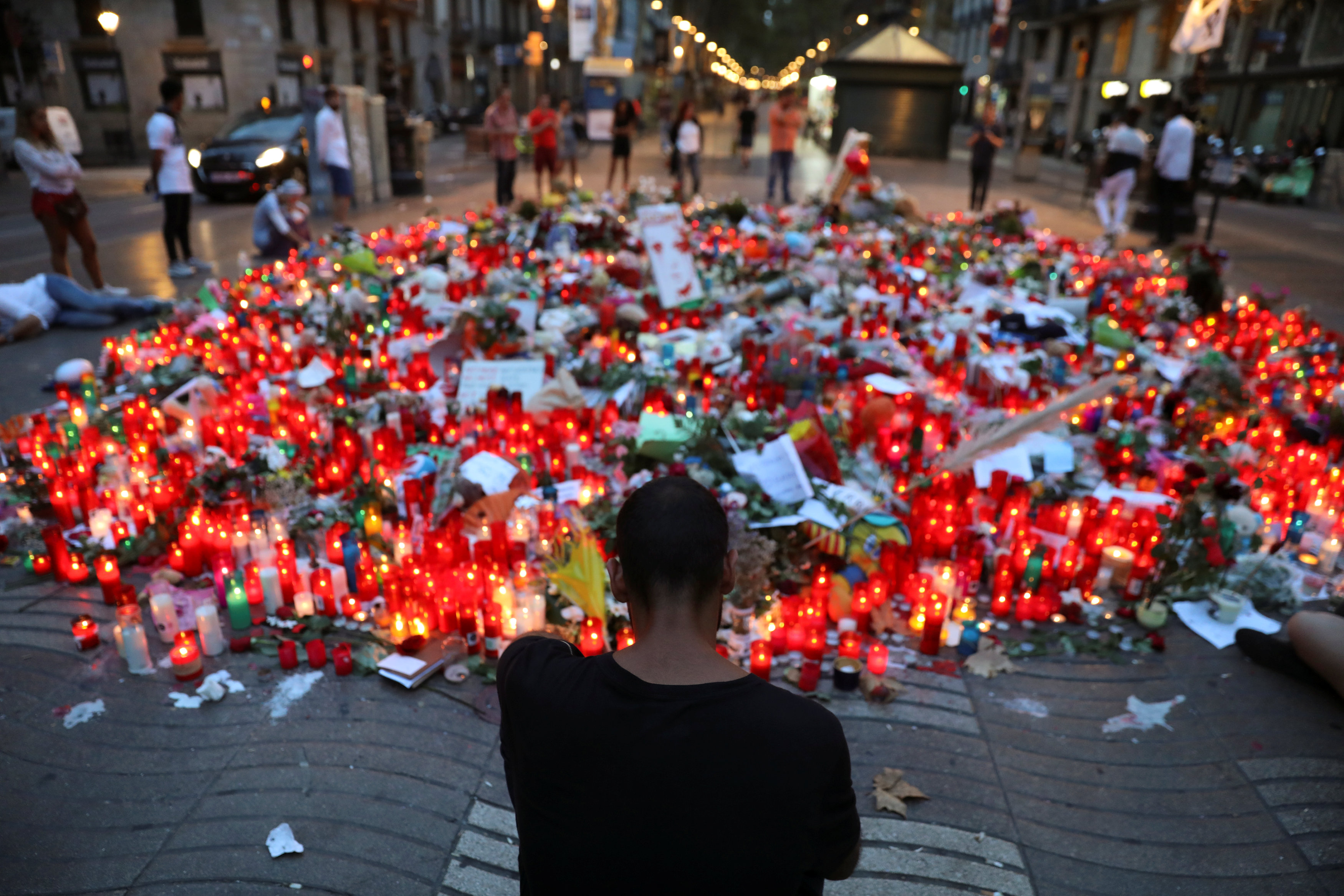 People gather at an impromptu memorial where a van crashed into pedestrians at Las Ramblas, in Barcelona, Spain on August 20, 2017. (REUTERS/Susana Vera)