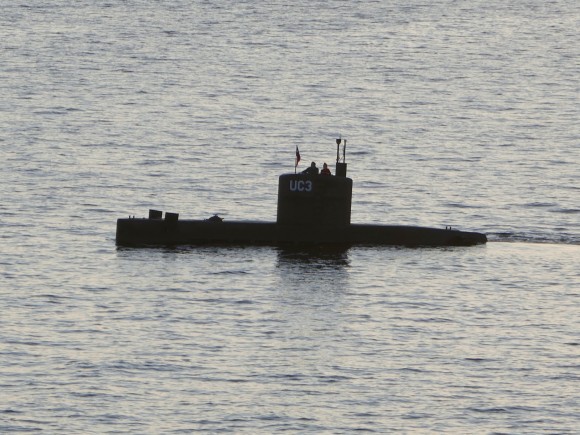The home-made submarine "UC3 Nautilus", built by Danish inventor Peter Madsen, who is charged with killing Swedish journalist Kim Wall in his submarine, sails in the harbour of Copenhagen, Denmark, August 10, 2017. Picture taken August 10, 2017. (Reuters/Peter Thompson)