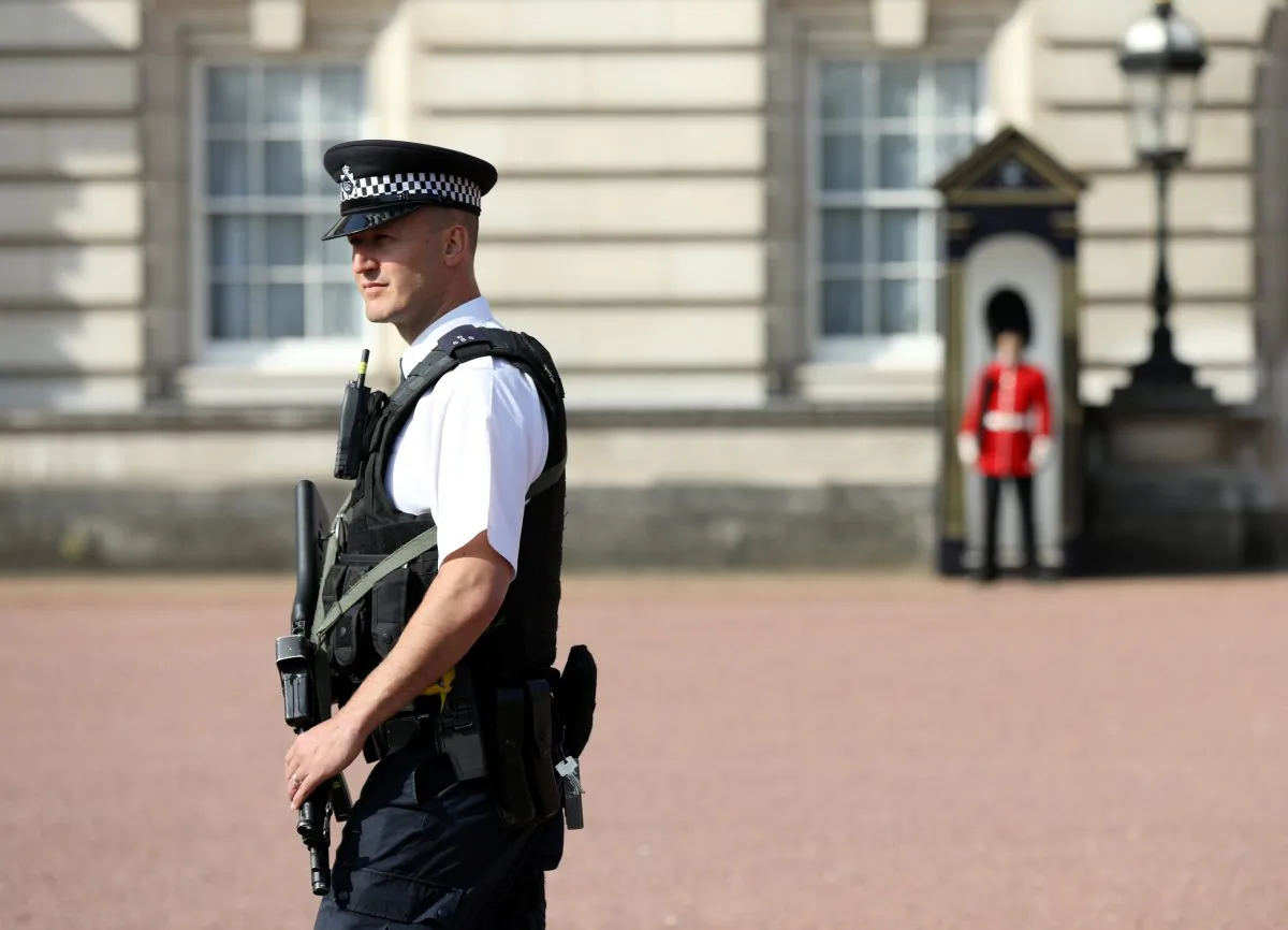 A police officer patrols within the grounds of Buckingham Palace in London on Aug. 26, 2017.  (Paul Hackett/Reuters)