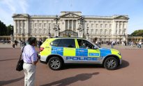 Buckingham Palace Terrorist Brandishes 4-Foot Sword, Yells ‘Allahu Akbar’