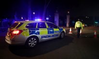 British Counter-Terrorism Officials Investigate Armed Man Arrested Near Queen’s Palace