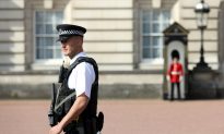 Buckingham Palace Terrorist Brandishes 4-Foot Sword, Yells ‘Allahu Akbar’