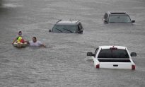 Dramatic Nighttime Rescues in Flooded Houston Suburbs as Harvey Rolls On