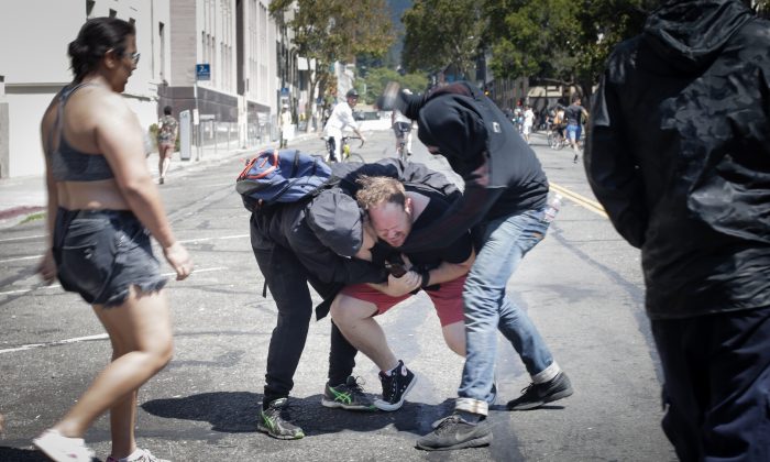 Antifa extremists attack a Trump supporter at Martin Luther King Jr. Park in Berkeley, California, on Aug. 27, 2017. (Elijah Nouvelage/Getty Images)