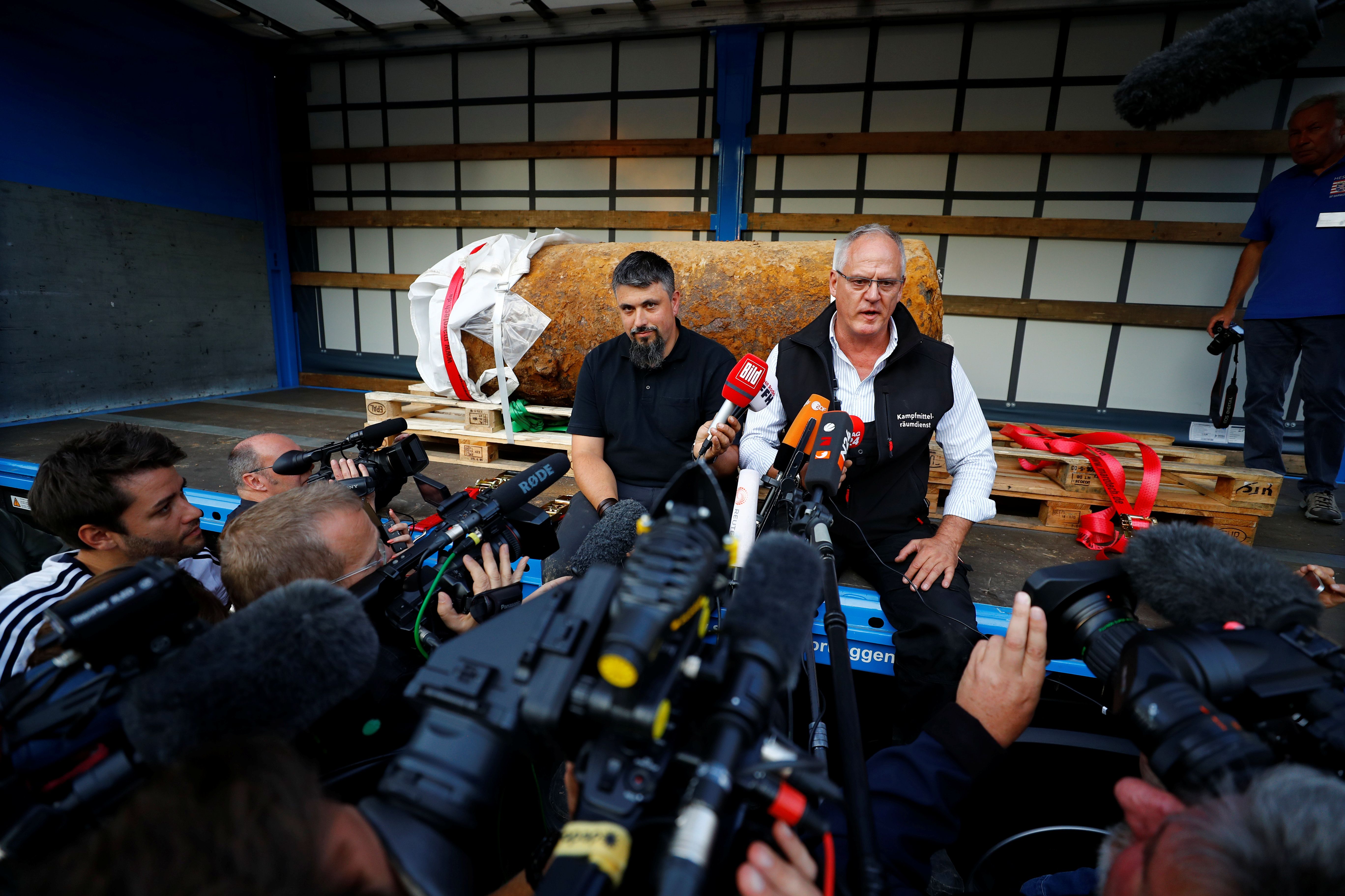 Bomb disposal experts Rene Bennert and Dieter Schweizler speak next to defused massive World War Two bomb after tens of thousands of people evacuated their homes in Frankfurt, Germany on Sept. 3, 2017. (REUTERS/Kai Pfaffenbach)