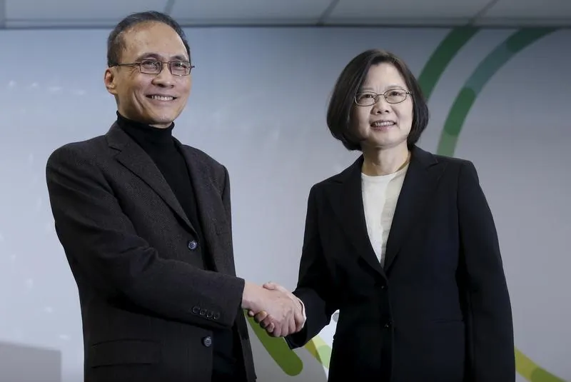 FILE PHOTO: Taiwan president-elect Tsai Ing-wen shakes hands with former finance minister Lin Chuan (L), during a news conference announcing Lin as premier, in Taipei, Taiwan on March 15, 2016. (REUTERS/Tyrone Siu)