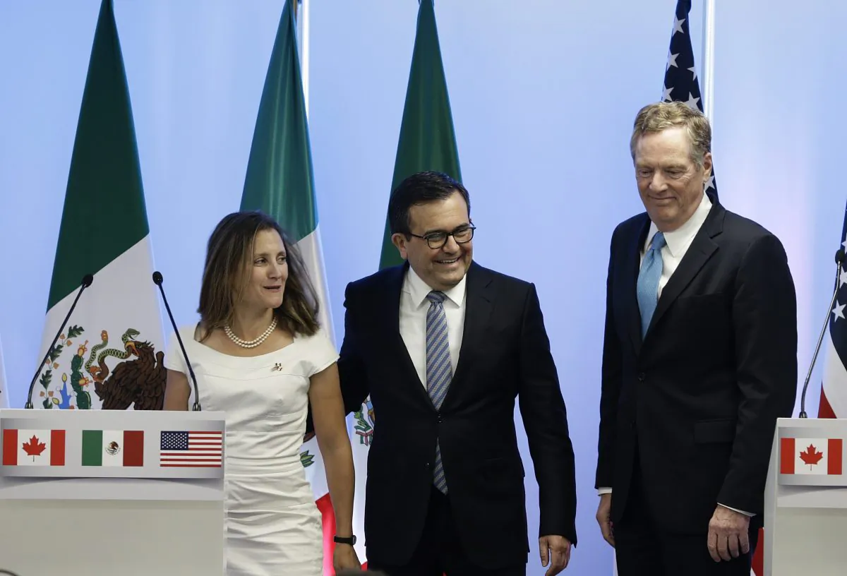 (L-R) Foreign Affairs Minister Chrystia Freeland, Mexico's Secretary of Economy Ildefonso Guajardo Villarreal, and U.S. Trade Representative Robert Lighthizer, take part in a press conference regarding the second round of NAFTA renegotiations in Mexico City on Sept. 5, 2017. (AP Photo/Marco Ugarte)