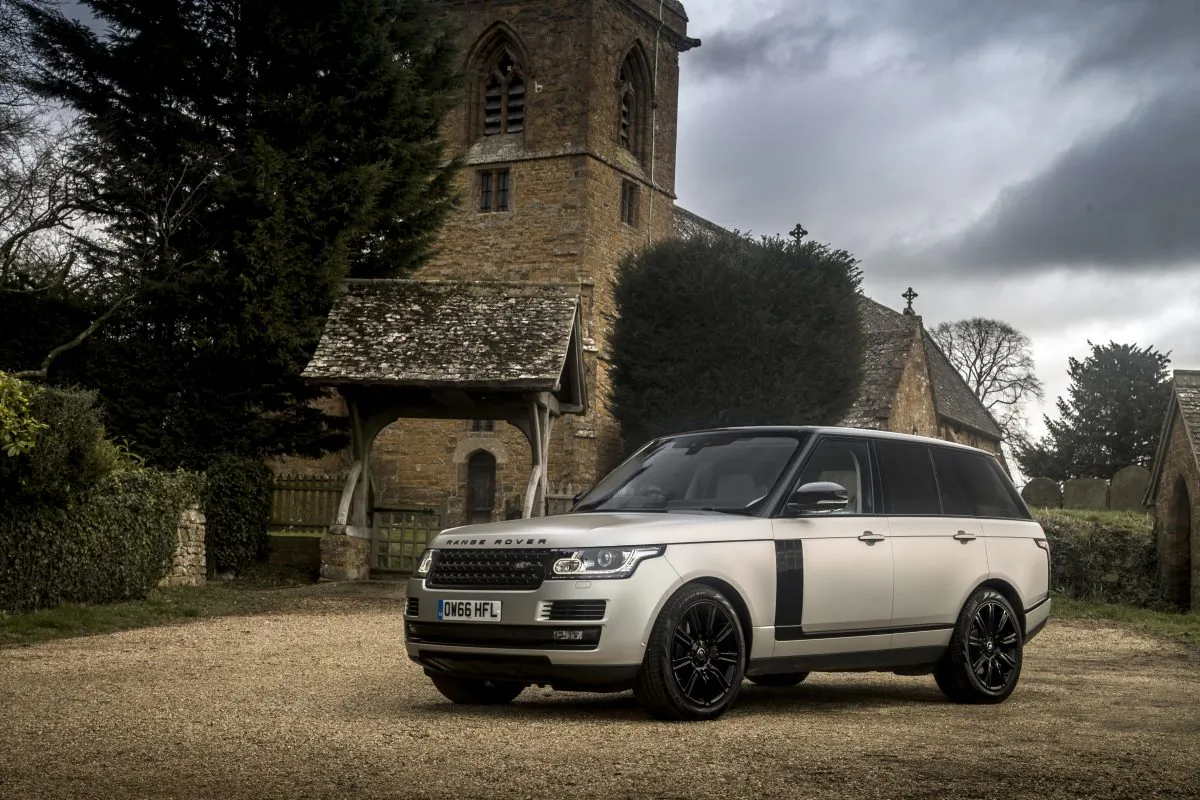2017 Land Rover Range Rover. (Courtesy of Land Rover)