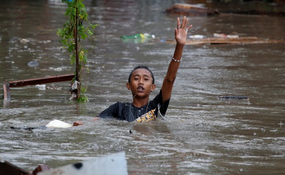 A resident wades in floodwaters in Bacoor, Cavite as a storm sweeps across the main Luzon island, Philippines, September 12, 2017. (Reuters/Erik De Castro)