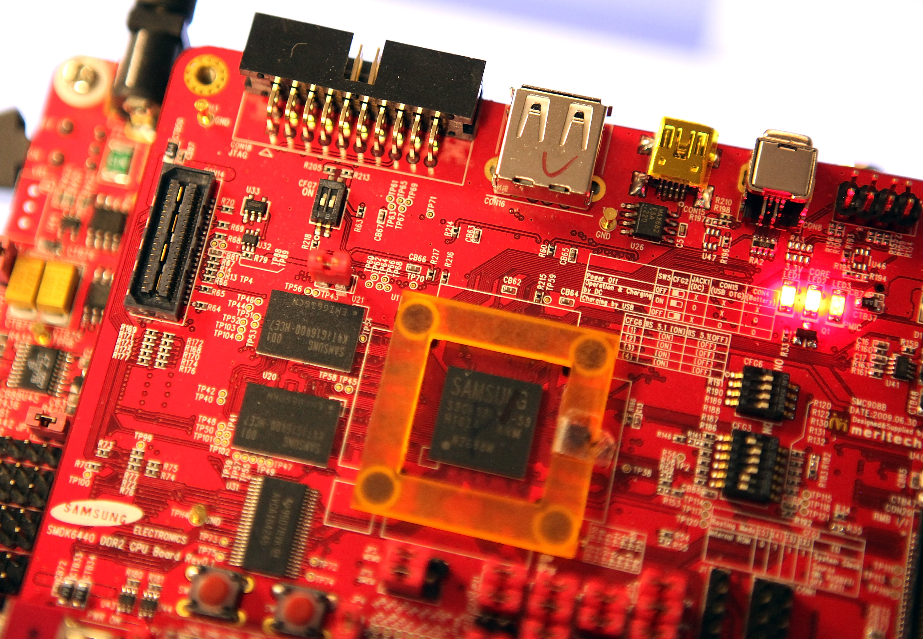 Semiconductors are seen on a circuit board that powers a Samsung tablet at the Samsung MOBILE-ization media and analyst event in San Jose, California on March 23, 2011. (Photo by Justin Sullivan/Getty Images)
