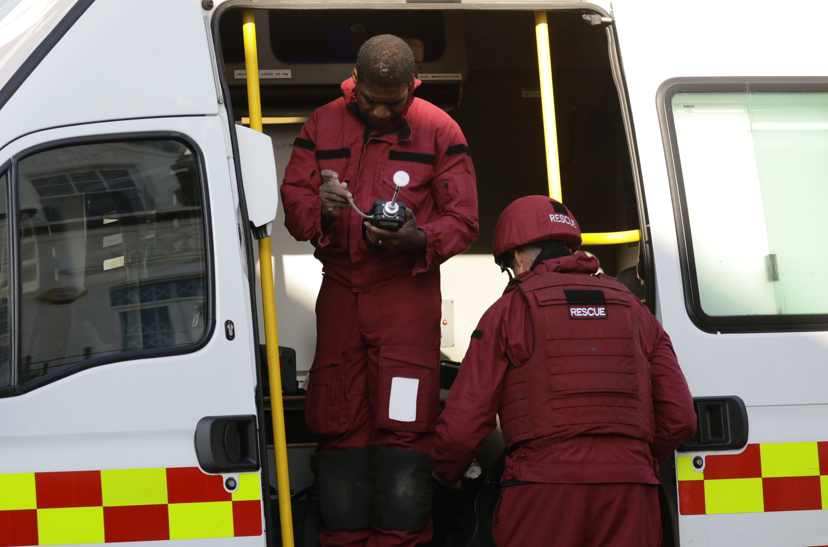 Members of a bomb disposal squad work at a van near Parsons Green tube station in London, Britain on Sept. 15, 2017. (REUTERS/Kevin Coombs)
