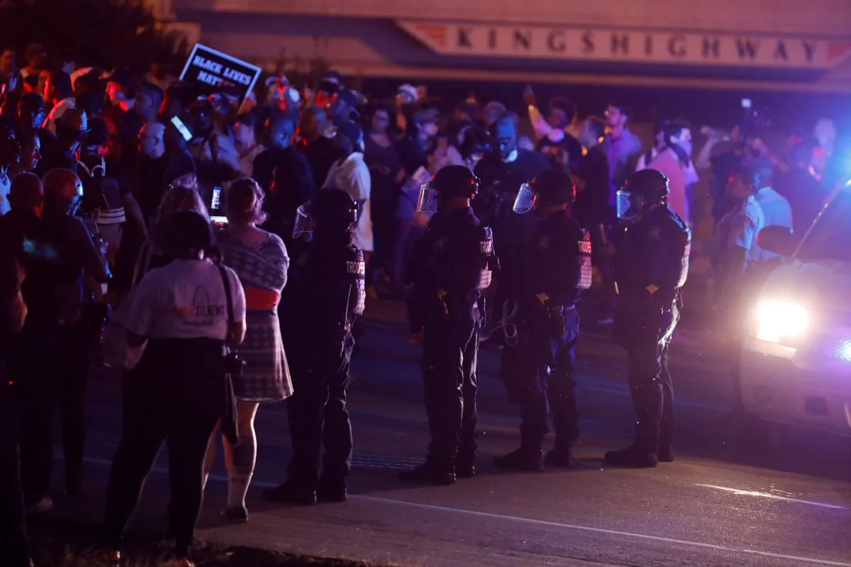 Protesters are blocked by police as they attempt to walk down a ramp to Interstate 64 after the not guilty verdict in the murder trial of Jason Stockley, a former St. Louis police officer, charged with the 2011 shooting of  Anthony Lamar Smith, who was black, in St. Louis, Missouri, U.S., September 15, 2017.     REUTERS/Whitney Curtis