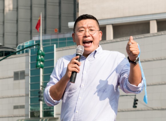 Chinese dissident Yang Jianli gives a speech on Sept. 16 in front of China's Consulate General Office in New York City to protest China's blocking of Taiwan from the United Nations and other international organization. (Paul Huang/The Epoch Times)