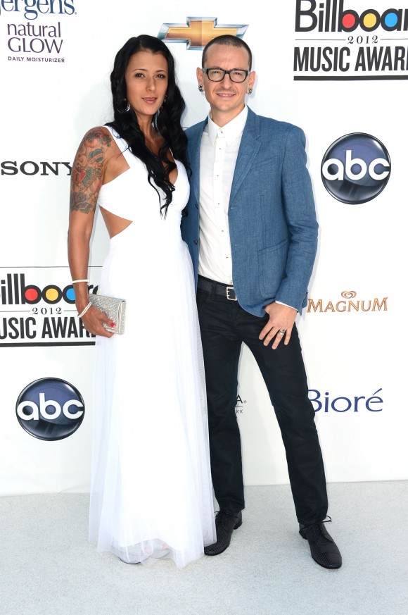 Chester Bennington of Linkin Park (R) and wife Talinda Ann Bentley at the 2012 Billboard Music Awards in Las Vegas, Nevada on May 20, 2012. (Frazer Harrison/Getty Images for ABC)