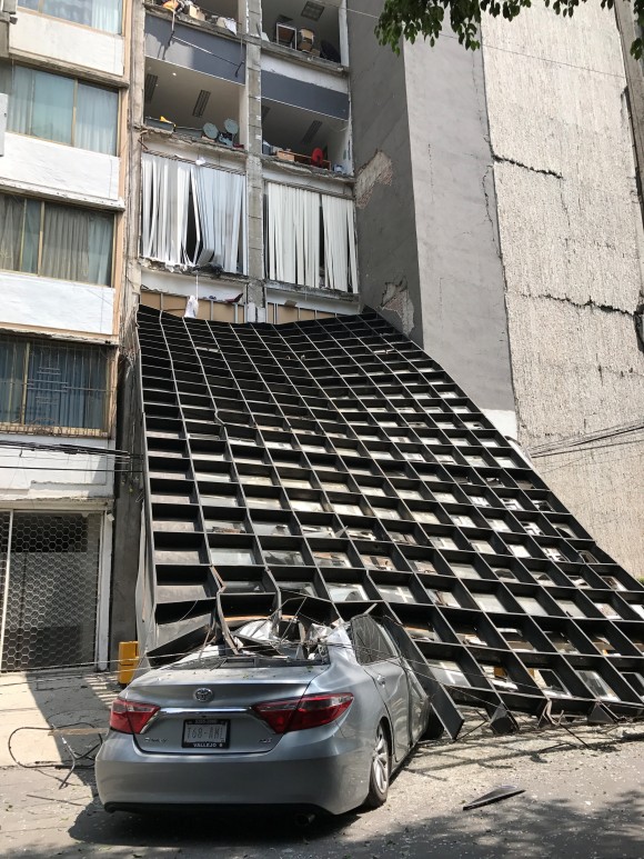 Damages are seen after an earthquake hit in Mexico City, Mexico on Sept. 19, 2017. (REUTERS/Claudia Daut)
