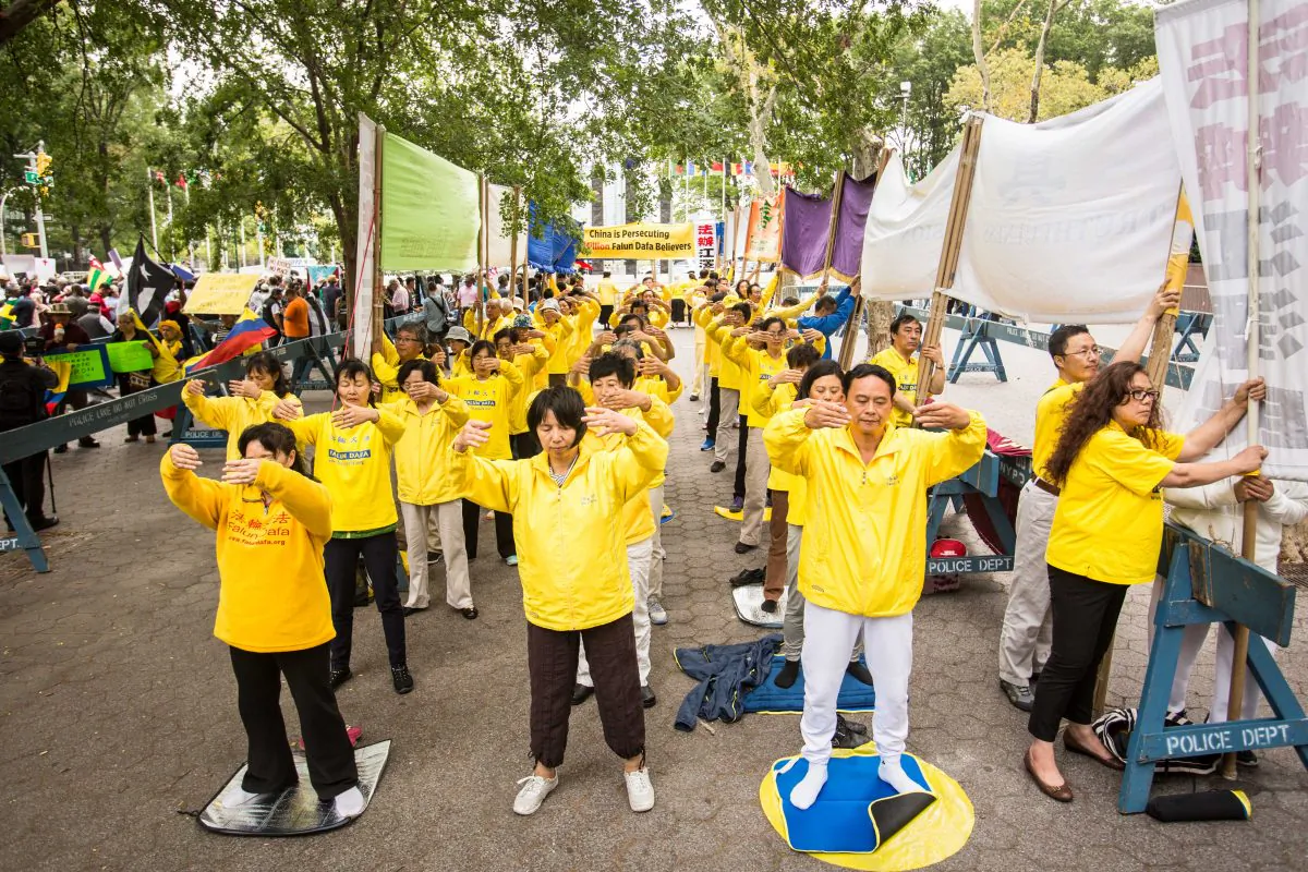 Falun Gong exercise at the Dag Hammarskjold Plaza near the United Nations headquarters in New York on Sept. 19, 2017, to raise awareness about the persecution inside China that is now in its 18th year.  (Benjamin Chasteen/The Epoch Times)