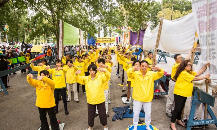 Falun Gong exercise at the Dag Hammarskjold Plaza near the United Nations headquarters in New York on Sept. 19, 2017, to raise awareness about the persecution inside China that is now in its 18th year.  (Benjamin Chasteen/The Epoch Times)