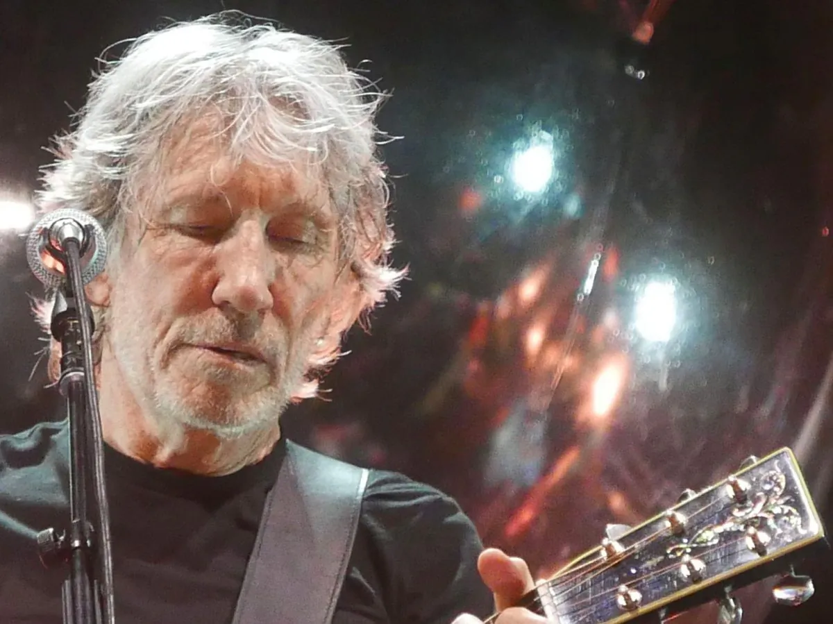 Roger Waters performing in San Jose during his Us + Them Tour on June 7, 2017. (Davidwbaker/Wikipedia)