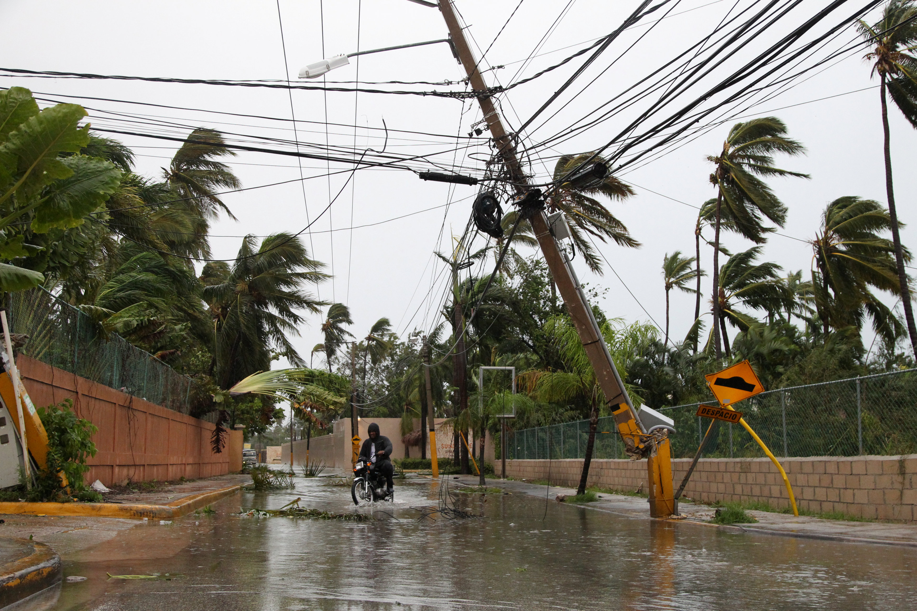 Hurricane Maria Churns Toward Turks and Caicos, Death Toll Mounts