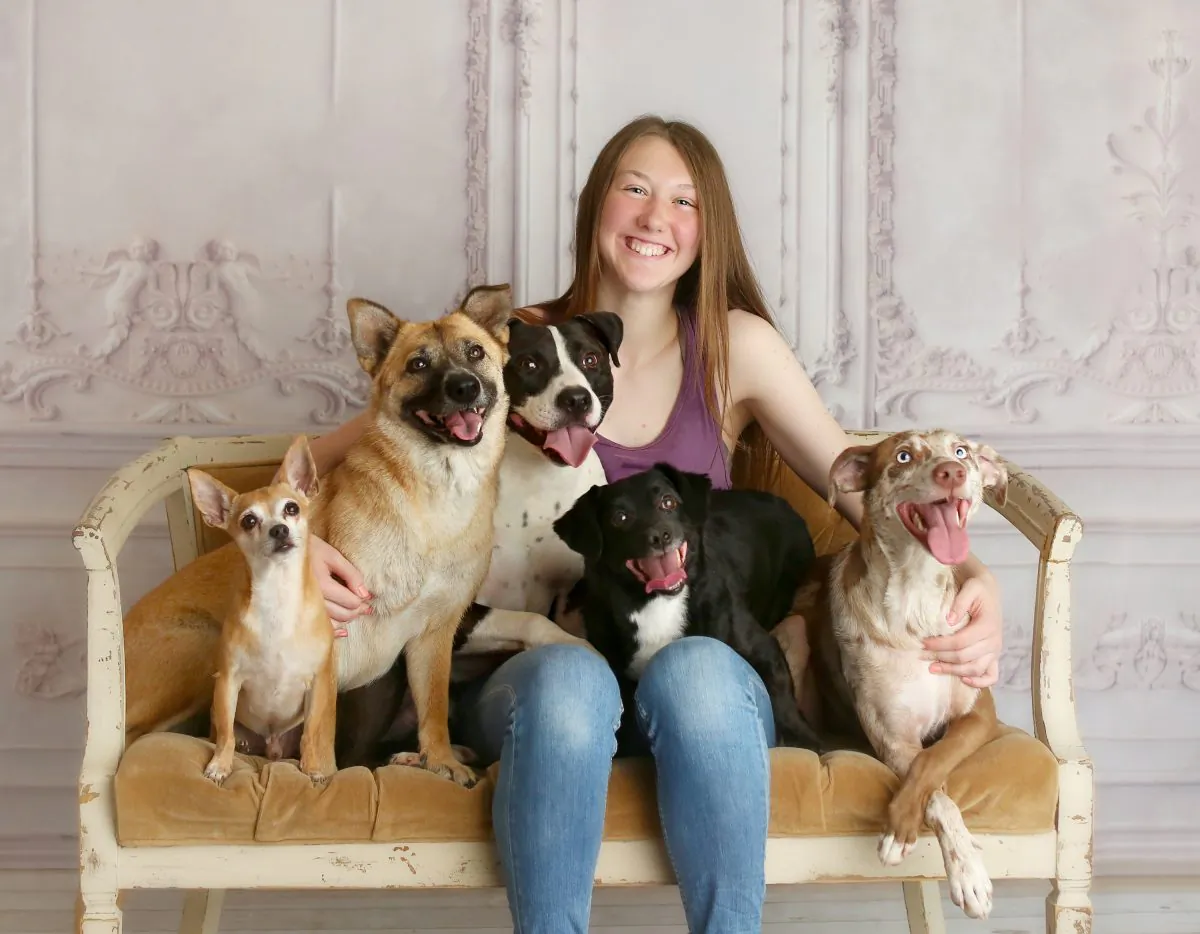 Alissa Umberger and her five dogs – Benji, Lola, Leo, CJ and Shipley – pose for a family portrait.
 (Photography by Cecy)