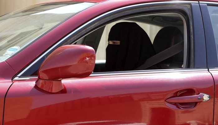A woman drives a car in Saudi Arabia on October 22, 2013. (REUTERS/Faisal Al Nasser)