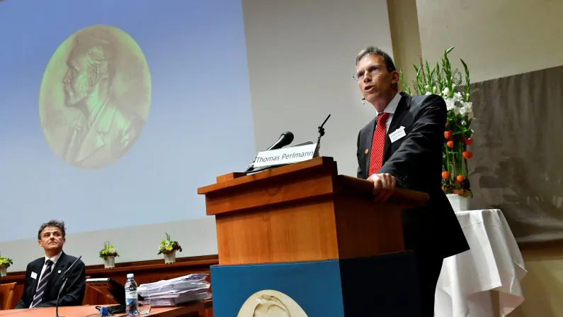 Thomas Perlmann, Secretary of the Nobel Committee for Physiology or Medicine, announces the winners of the 2017 Nobel Prize in Physiology or Medicine during a press conference at the Nobel Forum in Stockholm, Sweden October 2, 2017. (TT News Agency/Jonas Estromer via REUTERS)