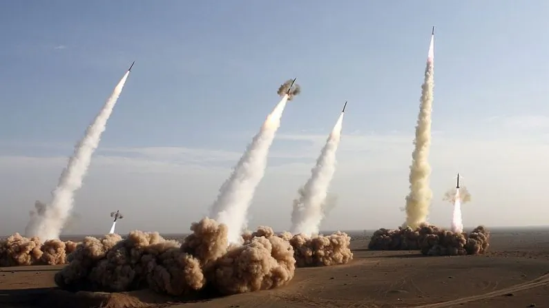 Iran's Revolutionary Guards fire test missiles during the first phase of military maneuvers in the central desert outside the holy city of Qom, 02 November 2006. (AFP/Getty Images)
