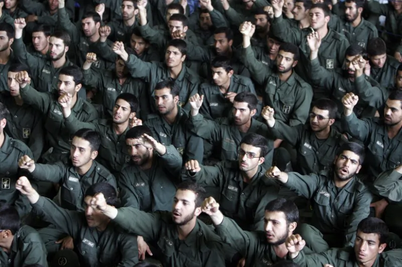 Iranian revolutionary guards chant slogans during Friday prayers in Tehran May 26, 2006. (REUTERS/Raheb Homavandi)