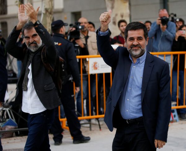 Jordi Cuixart (L), leader of Omnium Cultural, and Jordi Sanchez of the Catalan National Assembly (ANC), arrive to the High Court in Madrid, Spain, October 16, 2017. (Reuters/Javier Barbancho)