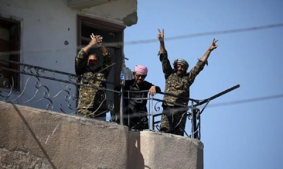 Fighters of Syrian Democratic Forces gesture the "V" sign at the frontline in Raqqa, Syria on Oct. 16, 2017. (REUTERS/Rodi Said)