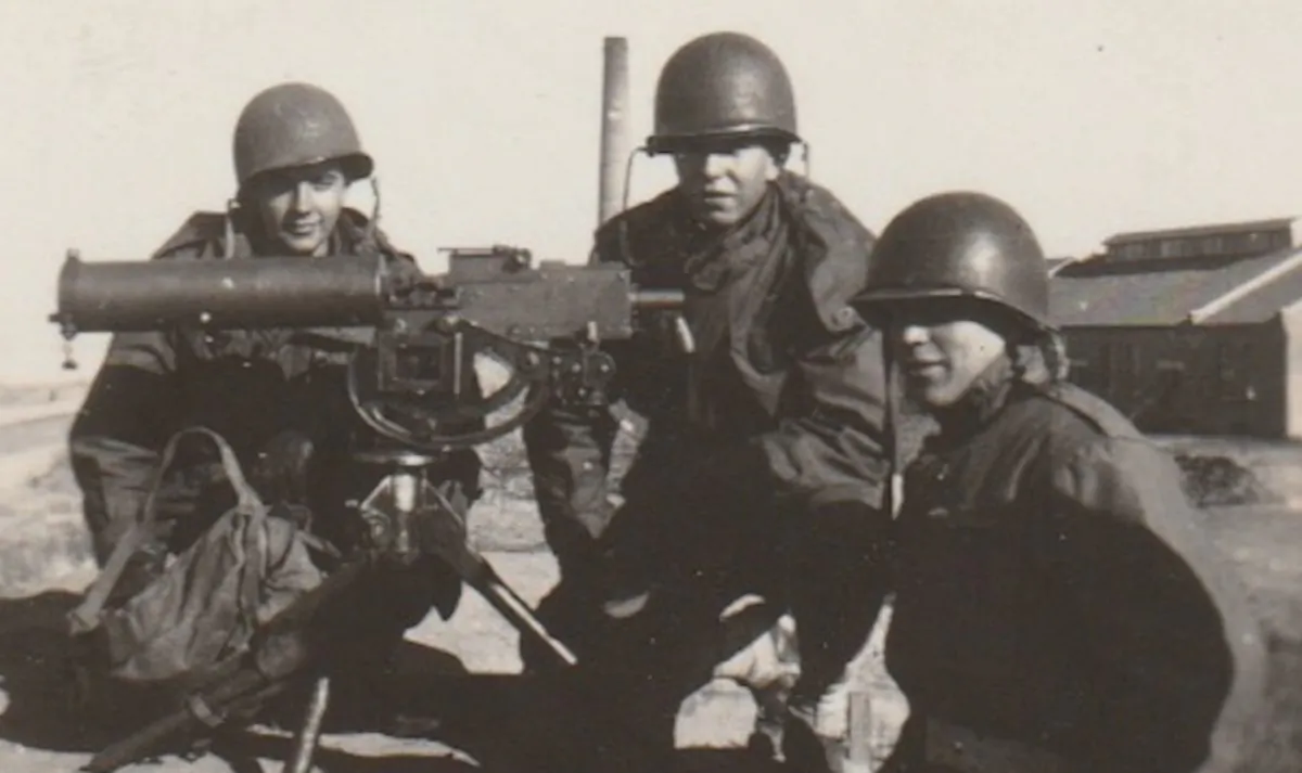 Machine gunners. (Provided by the author)