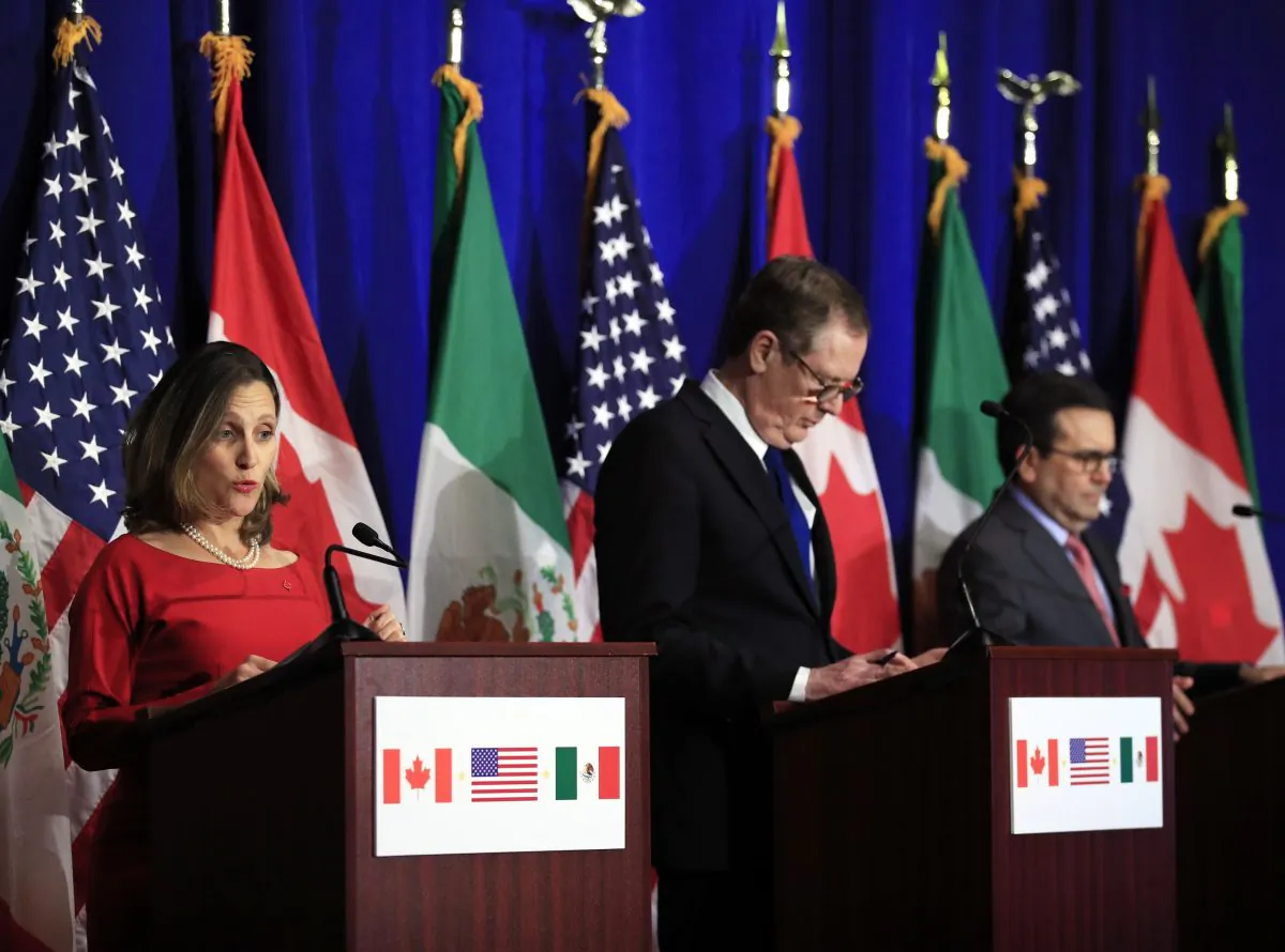 (L-R) Foreign Affairs Minister Chrystia Freeland, U.S. Trade Representative Robert Lighthizer, and Mexico's Secretary of Economy Ildefonso Guajardo Villarreal during a news conference in Washington on Oct. 17, 2017. (AP Photo/Manuel Balce Ceneta)