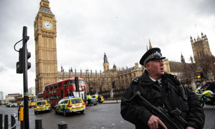 An armed police officer stands guard near Westminster Bridge and the Houses of Parliament in London on March 22, 2017, following a terrorist incident. (Jack Taylor/Getty Images)