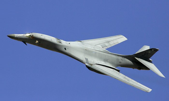 US B1-B Bombers, High-Tech Fighters Flex Muscles At Seoul Air Show ...