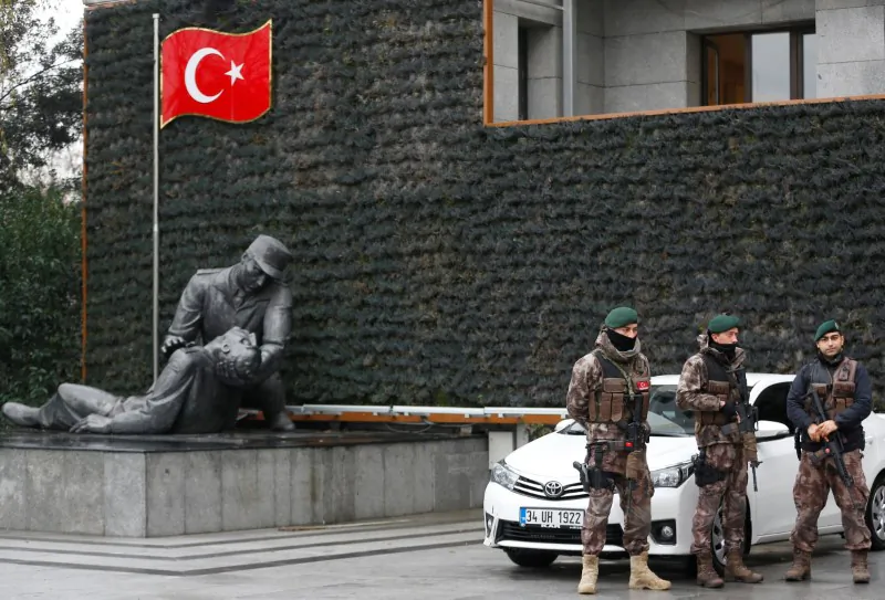 Members of the Turkish police special forces stand guard at the police headquarters in Istanbul, Turkey, January 17, 2017. (Reuters/Murad Sezer)