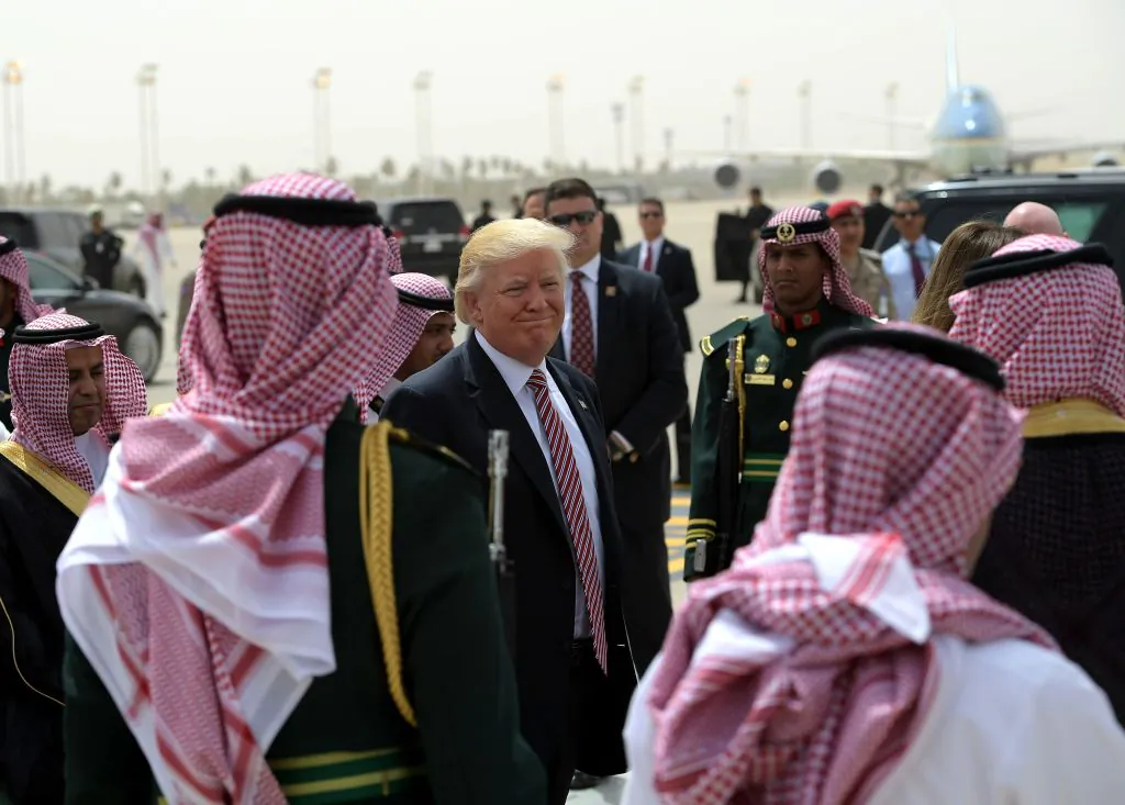 President Donald Trump (C) makes his way to board Air Force One in Riyadh as he head with the First Lady to Israel on May 22, 2017. (MANDEL NGAN/AFP/Getty Images)