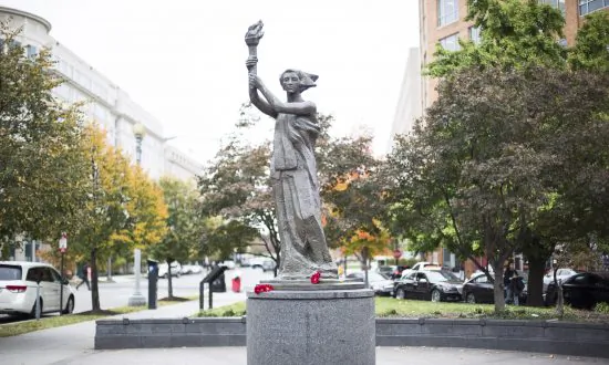 Trudeau and Poilievre Mark Black Ribbon Day Honouring Victims of Communism, Nazism