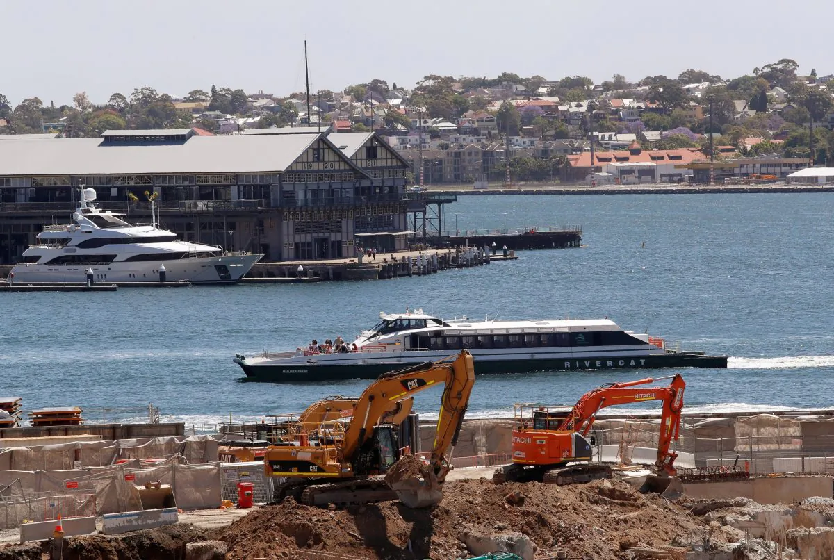 A passenger ferry and a luxury boat navigate past a construction site next to Barangaroo building complex in Sydney's central business district (CBD) Australia, Nov. 9, 2017. (REUTERS/Daniel Munoz)