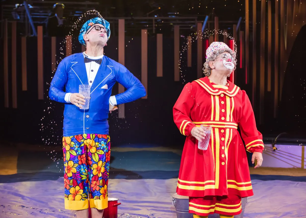 (L–R) Mr. Joel (Joel Jeske) and Grandma (Barry Lubin) add to the fun at the Big Apple Circus. (Maike Schultz)
