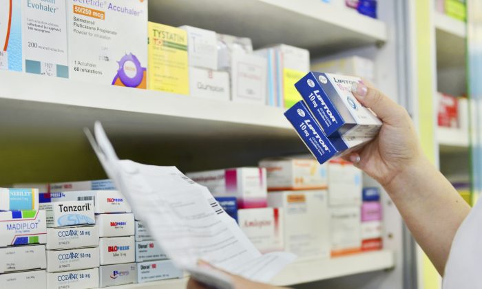 In China, Illegal Licenses Enable Fake Pharmacies to Sell ...