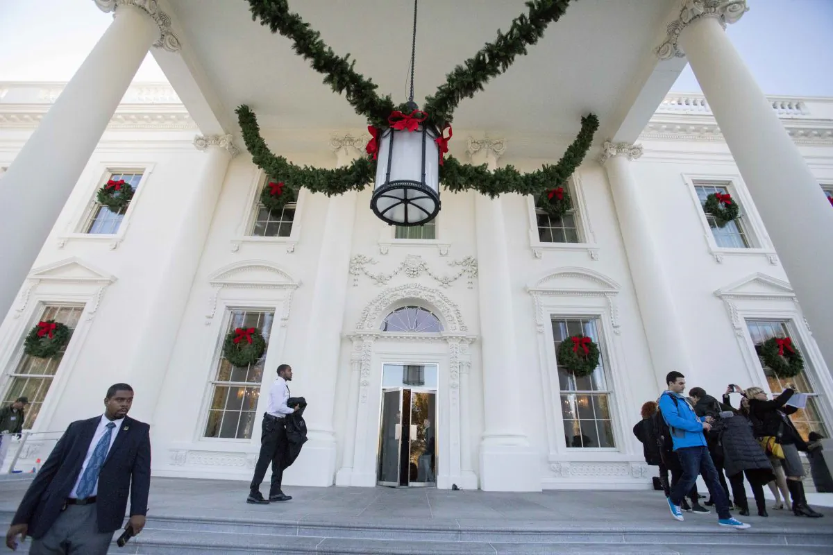 Christmas decorations at the White House in Washington on Nov. 27, 2017. (Samira Bouaou/The Epoch Times)